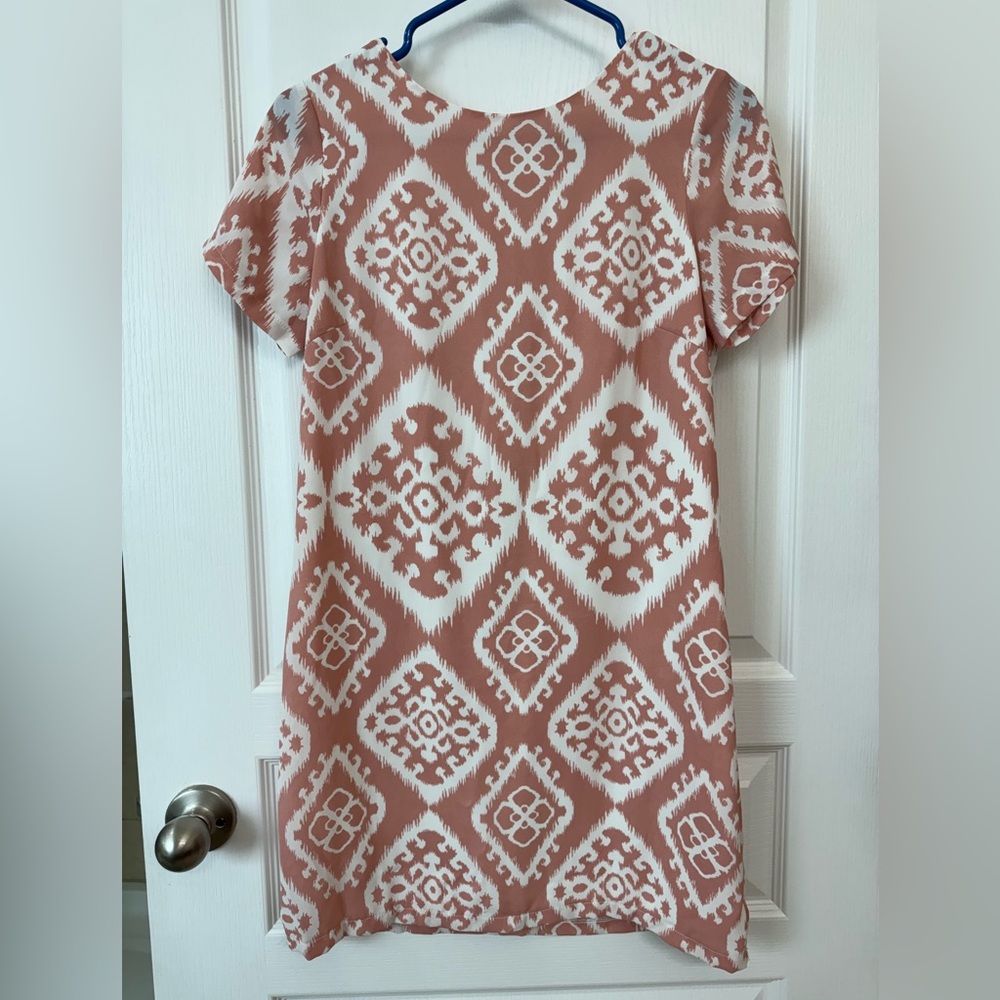 Light pink and white short sleeve dress. Extra small. Lulu‘s.